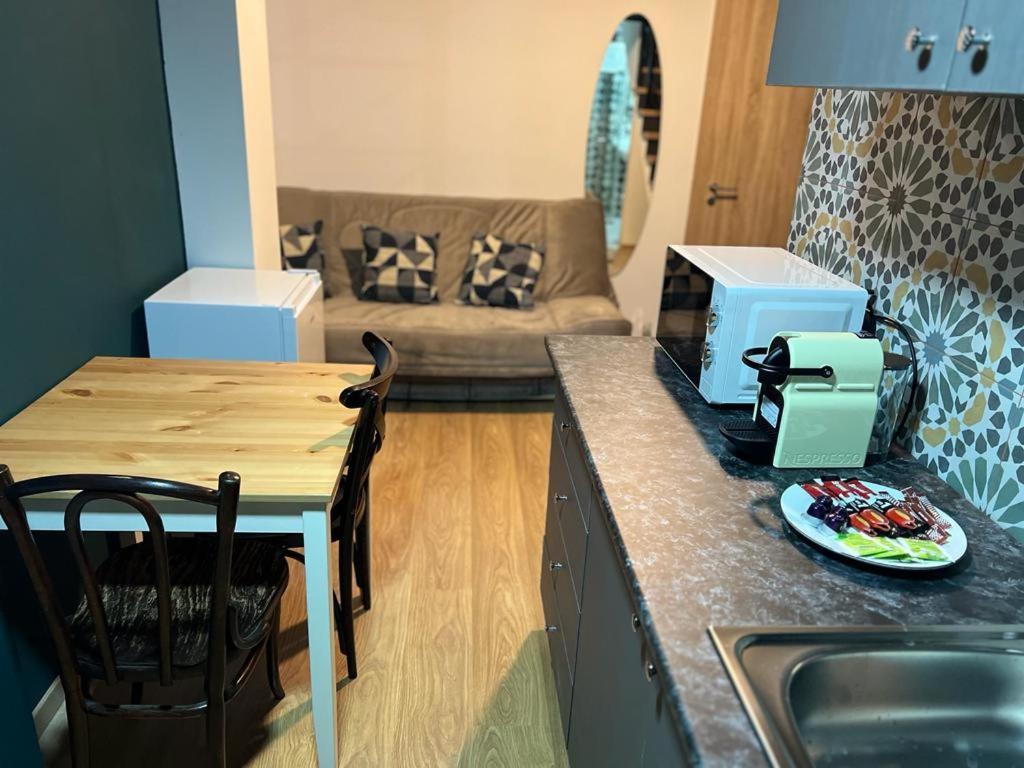 Tempo City Apartman Boedapest Buitenkant foto